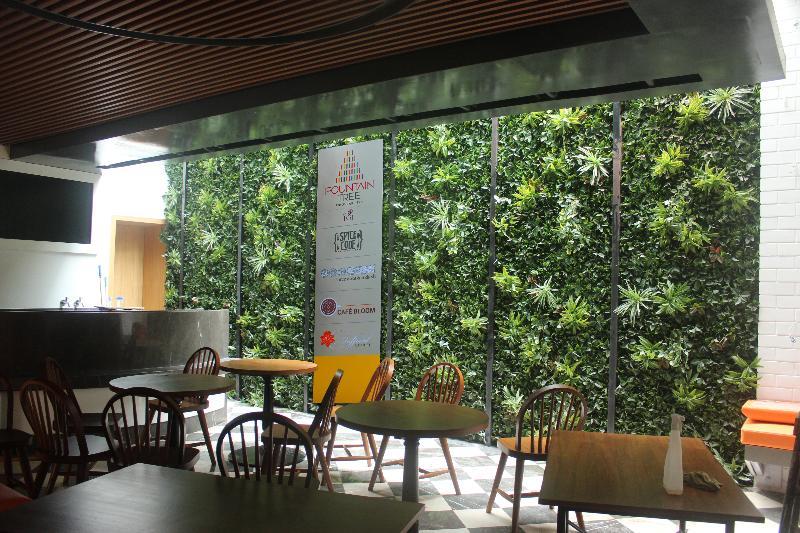 Hotel Fountain Tree By Tgi à Bangalore Extérieur photo