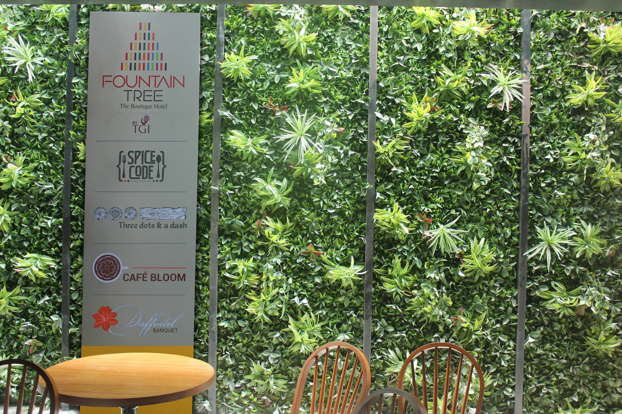 Hotel Fountain Tree By Tgi à Bangalore Extérieur photo